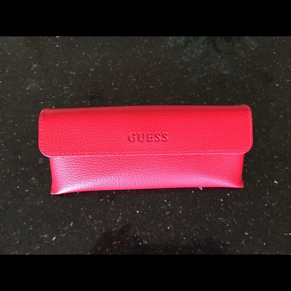 GUESS EYE GLASS CASE